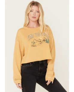 Cleo + Wolf Women's Find Your Wild Graphic Cropped Sweatshirt -Sheplers Sales 2000380775 103 P3